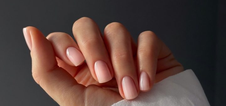 Весна 2026: почему короткий маникюр в моде