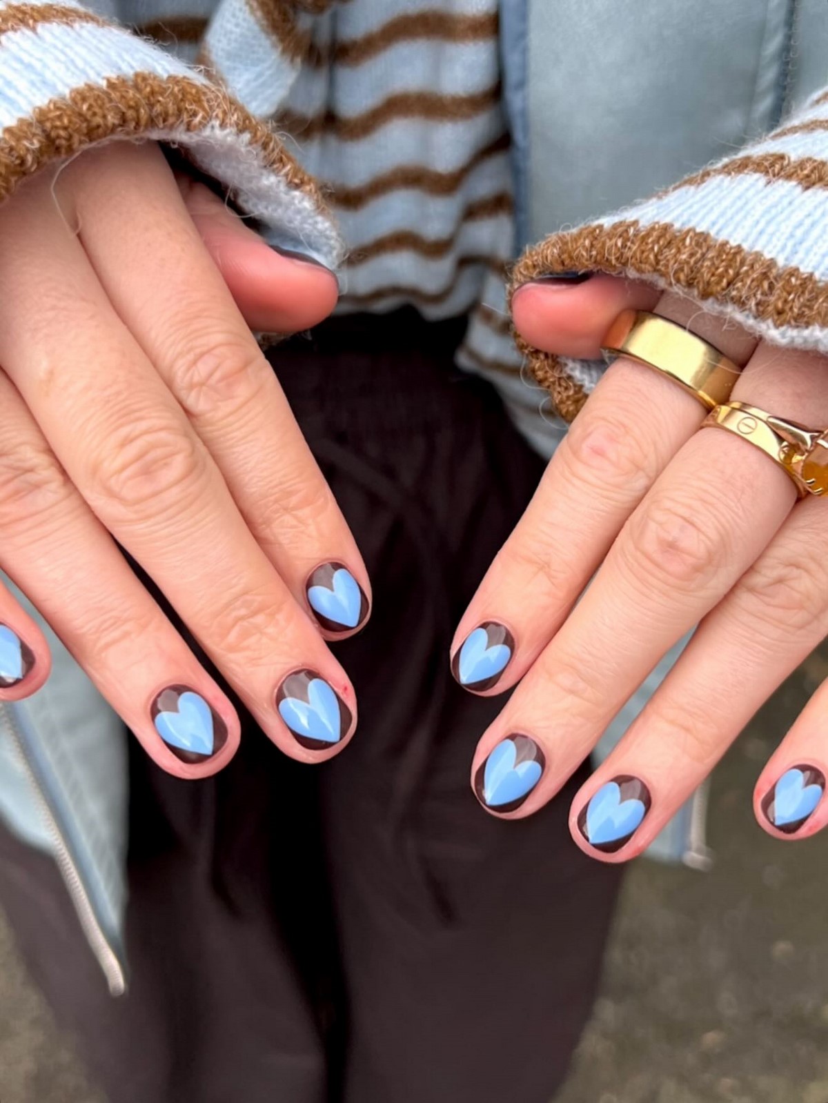 Двухцветный маникюр весны 2026: трендовые дуэты оттенков