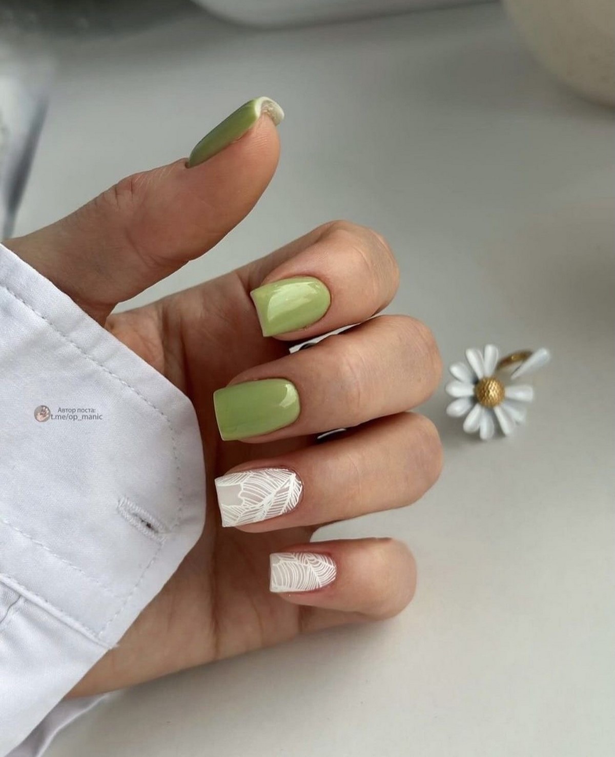 Двухцветный маникюр весны 2026: трендовые дуэты оттенков