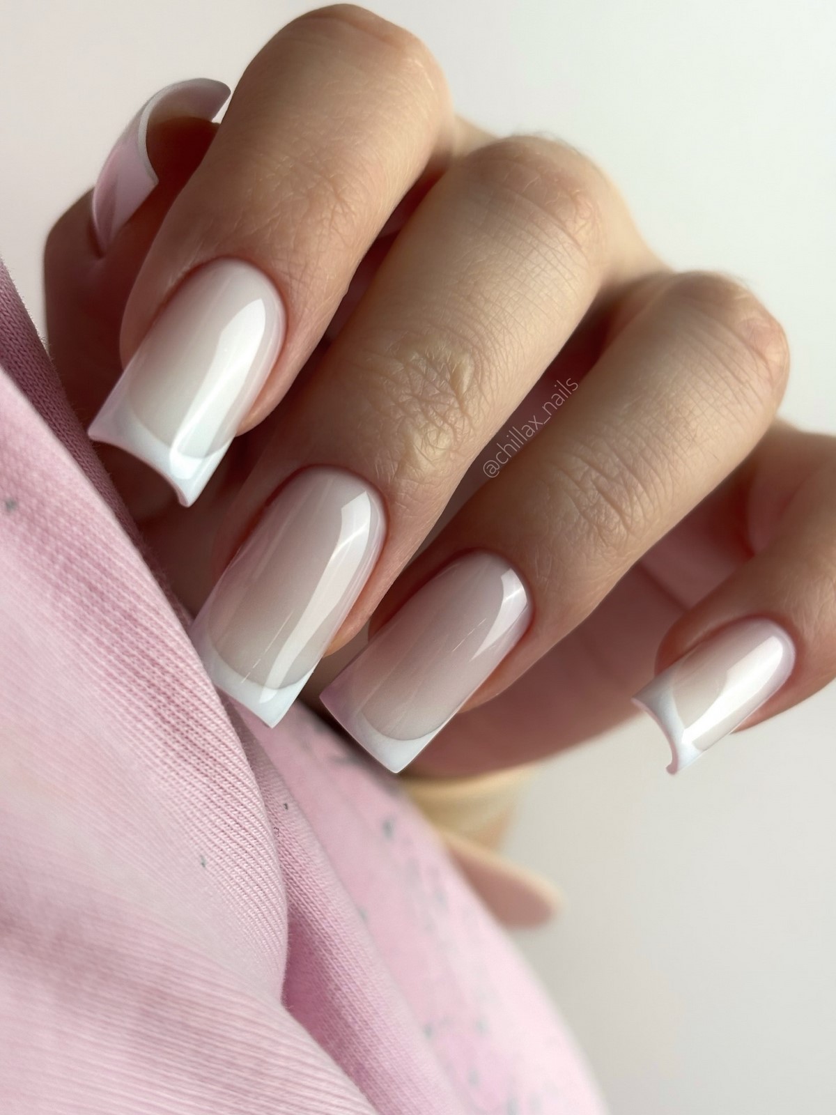 Французский маникюр весной 2026: новый взгляд на классику