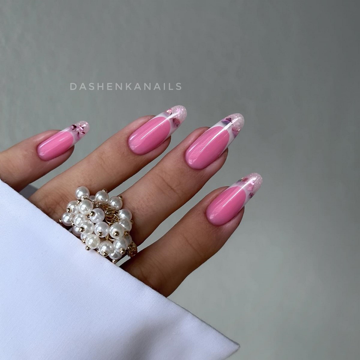 Французский маникюр весной 2026: новый взгляд на классику