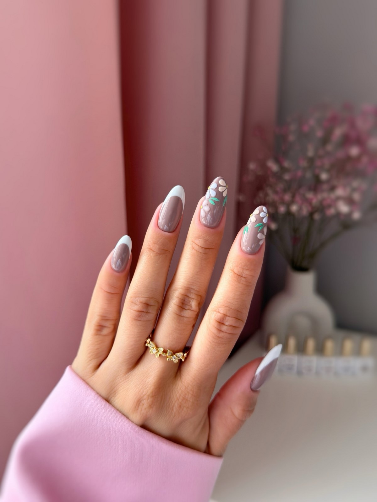 Французский маникюр весной 2026: новый взгляд на классику