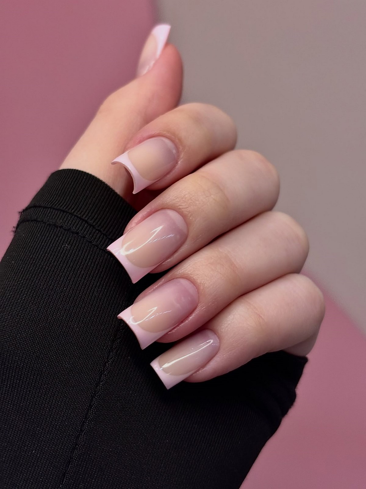 Французский маникюр весной 2026: новый взгляд на классику