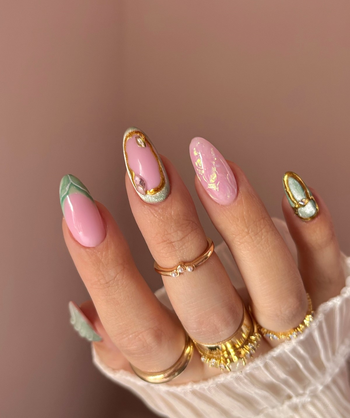 Французский маникюр весной 2026: новый взгляд на классику