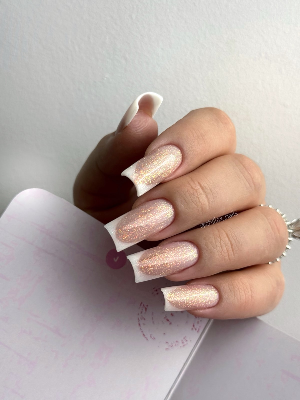 Французский маникюр весной 2026: новый взгляд на классику