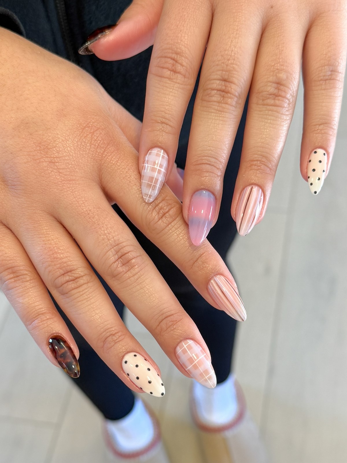 Полька-дот на ногтях: главный маникюр весны 2026 года