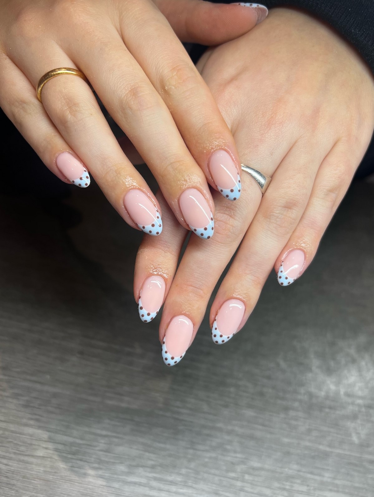 Полька-дот на ногтях: главный маникюр весны 2026 года