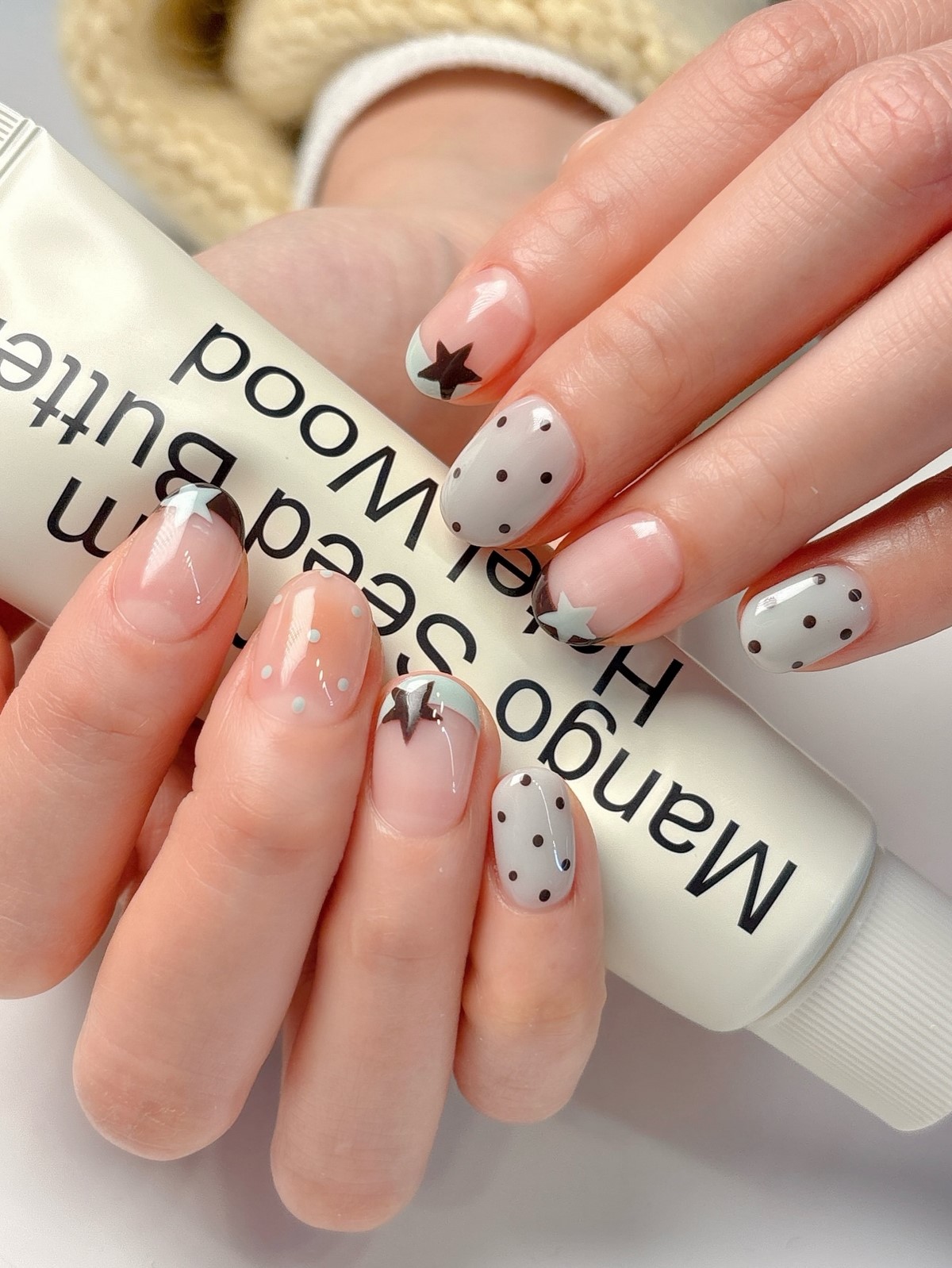 Полька-дот на ногтях: главный маникюр весны 2026 года