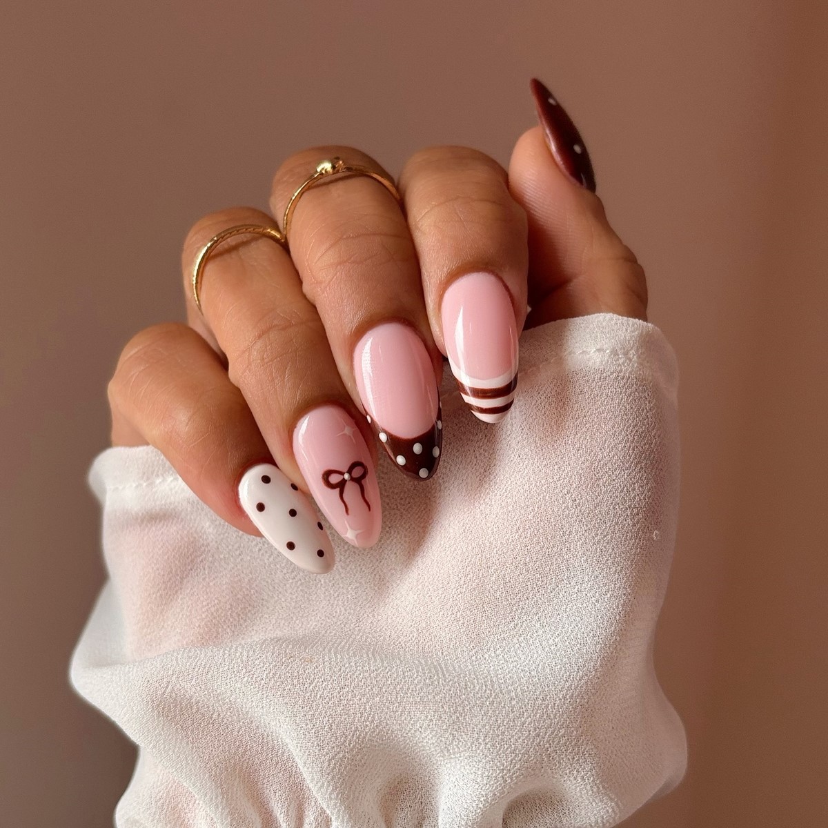 Полька-дот на ногтях: главный маникюр весны 2026 года