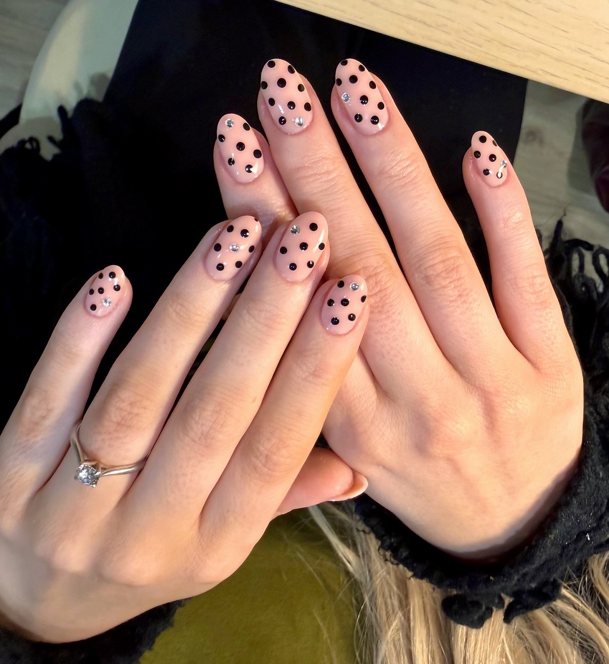Полька-дот на ногтях: главный маникюр весны 2026 года
