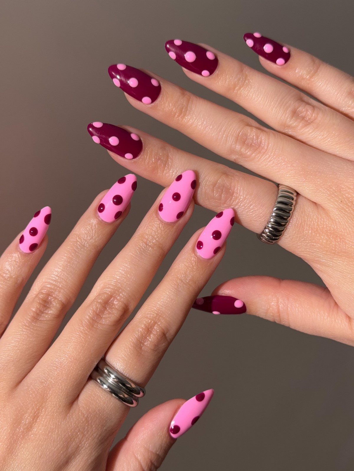 Полька-дот на ногтях: главный маникюр весны 2026 года