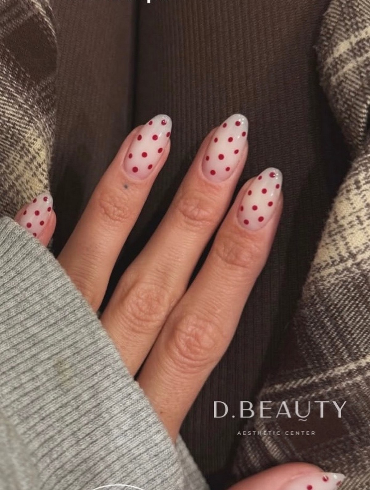 Полька-дот на ногтях: главный маникюр весны 2026 года