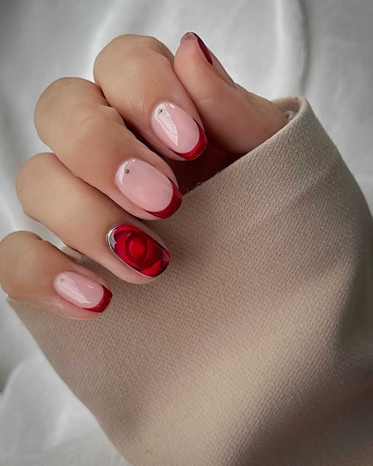 Весна 2026: почему короткий маникюр в моде