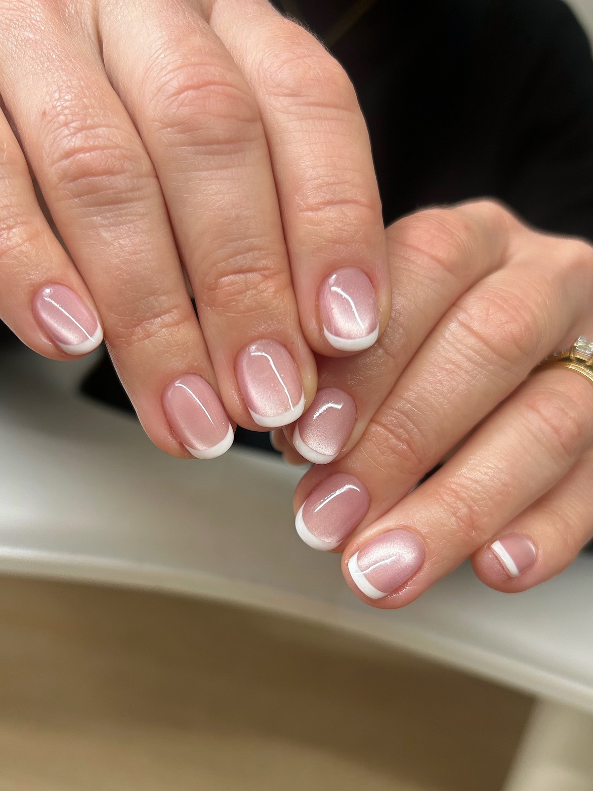 Весна 2026: почему короткий маникюр в моде