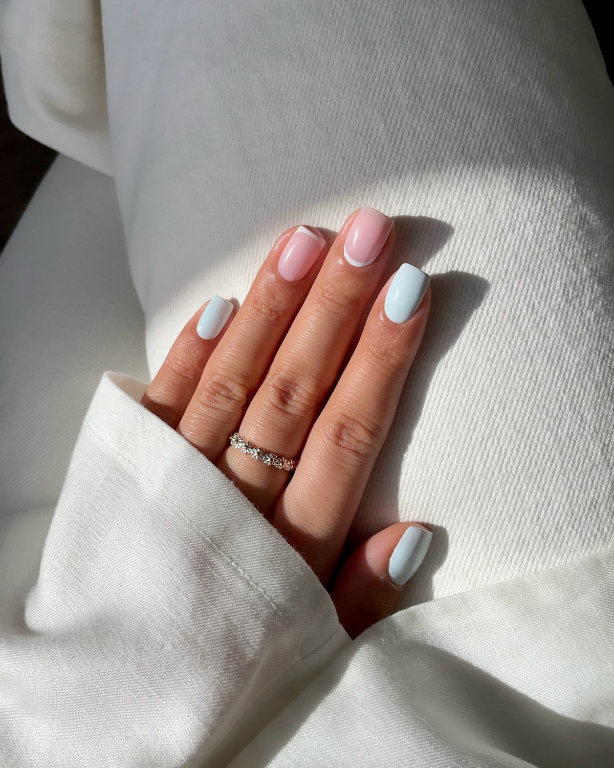 Весна 2026: почему короткий маникюр в моде