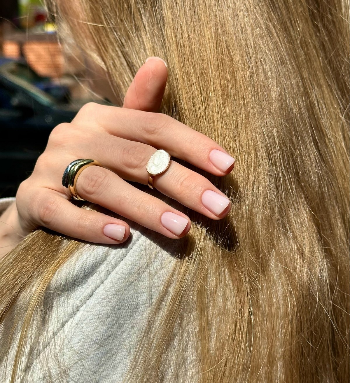 Квадратный маникюр весны 2026: форма снова в центре внимания