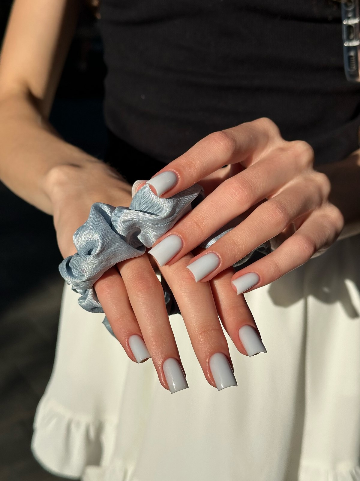 Квадратный маникюр весны 2026: форма снова в центре внимания