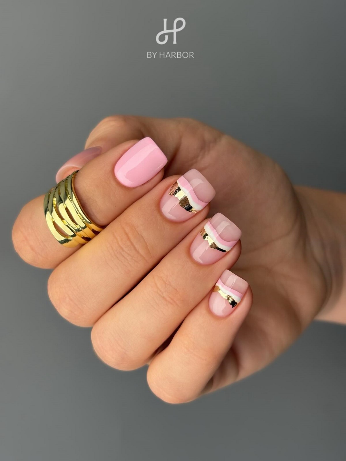 Квадратный маникюр весны 2026: форма снова в центре внимания