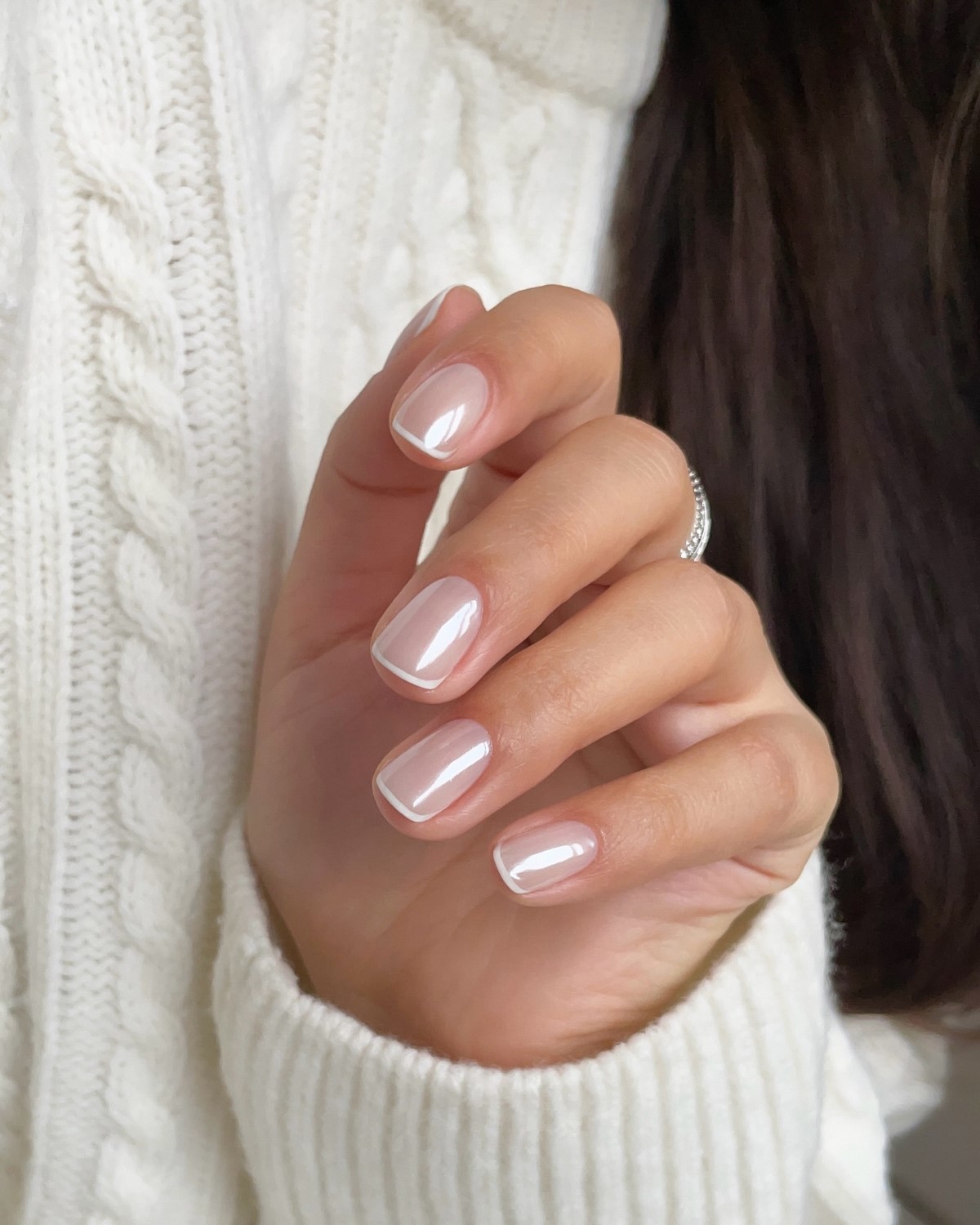 Квадратный маникюр весны 2026: форма снова в центре внимания