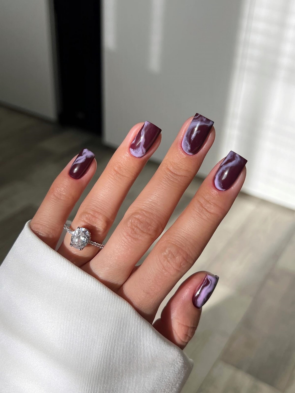 Квадратный маникюр весны 2026: форма снова в центре внимания