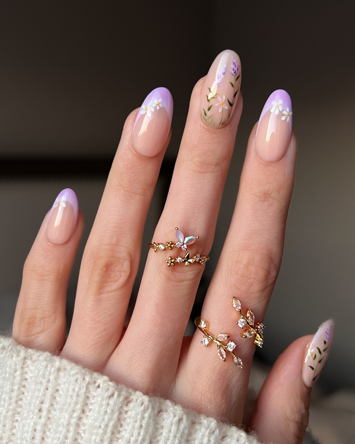 Лавандовый маникюр: оттенок, который заменяет нюд этой весной