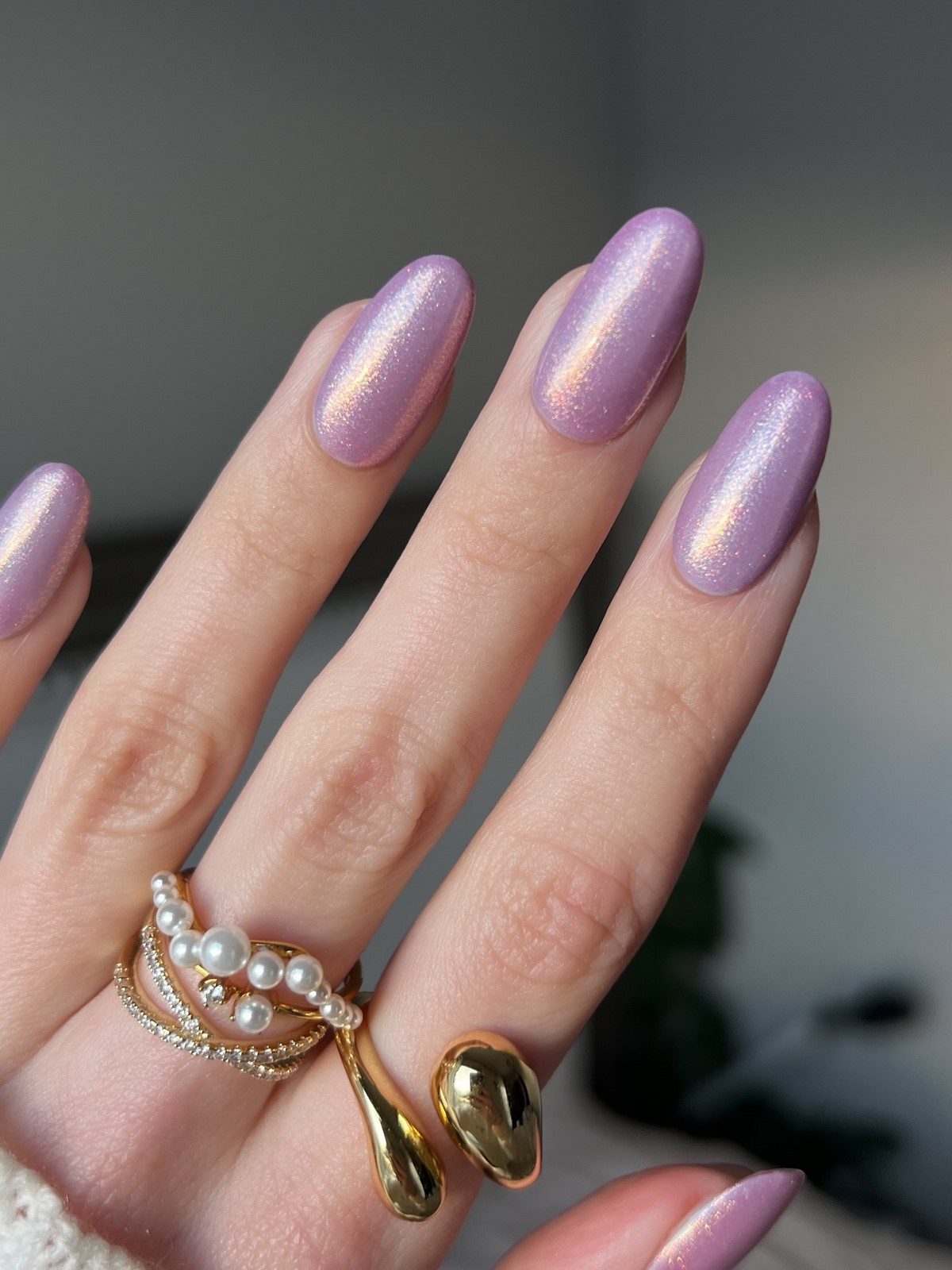 Лавандовый маникюр: оттенок, который заменяет нюд этой весной