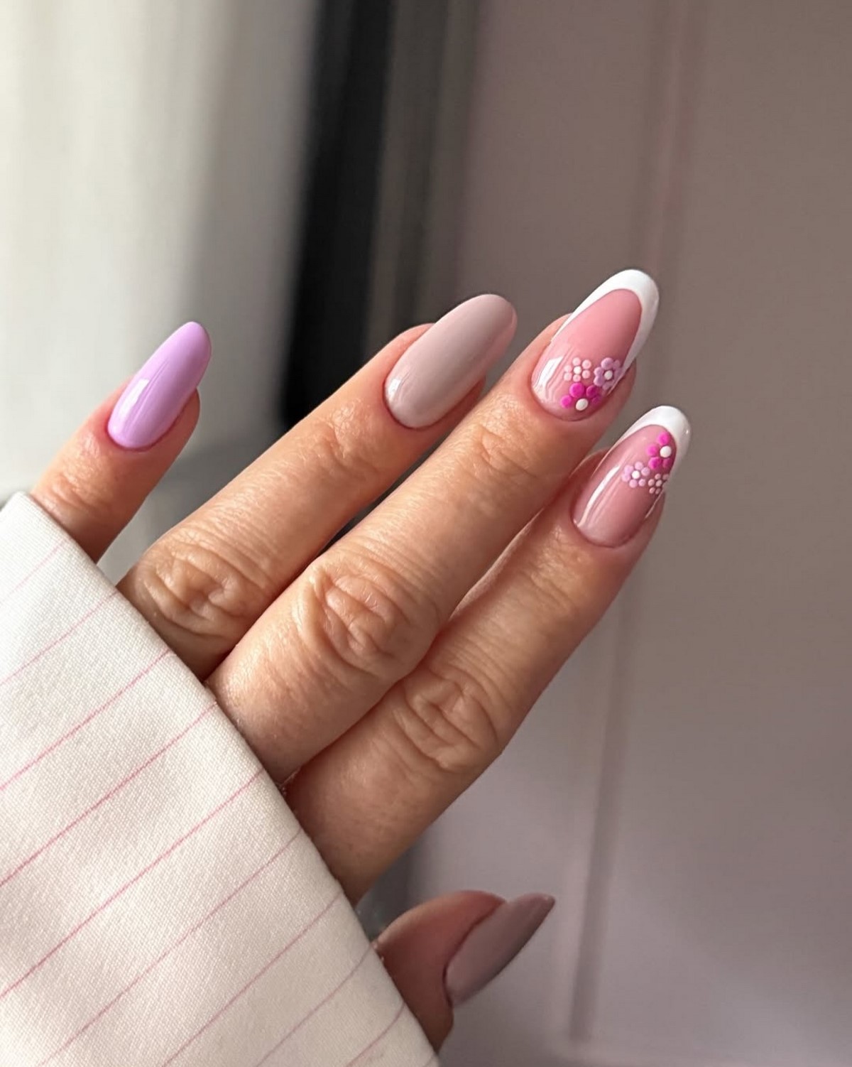 Лавандовый маникюр: оттенок, который заменяет нюд этой весной