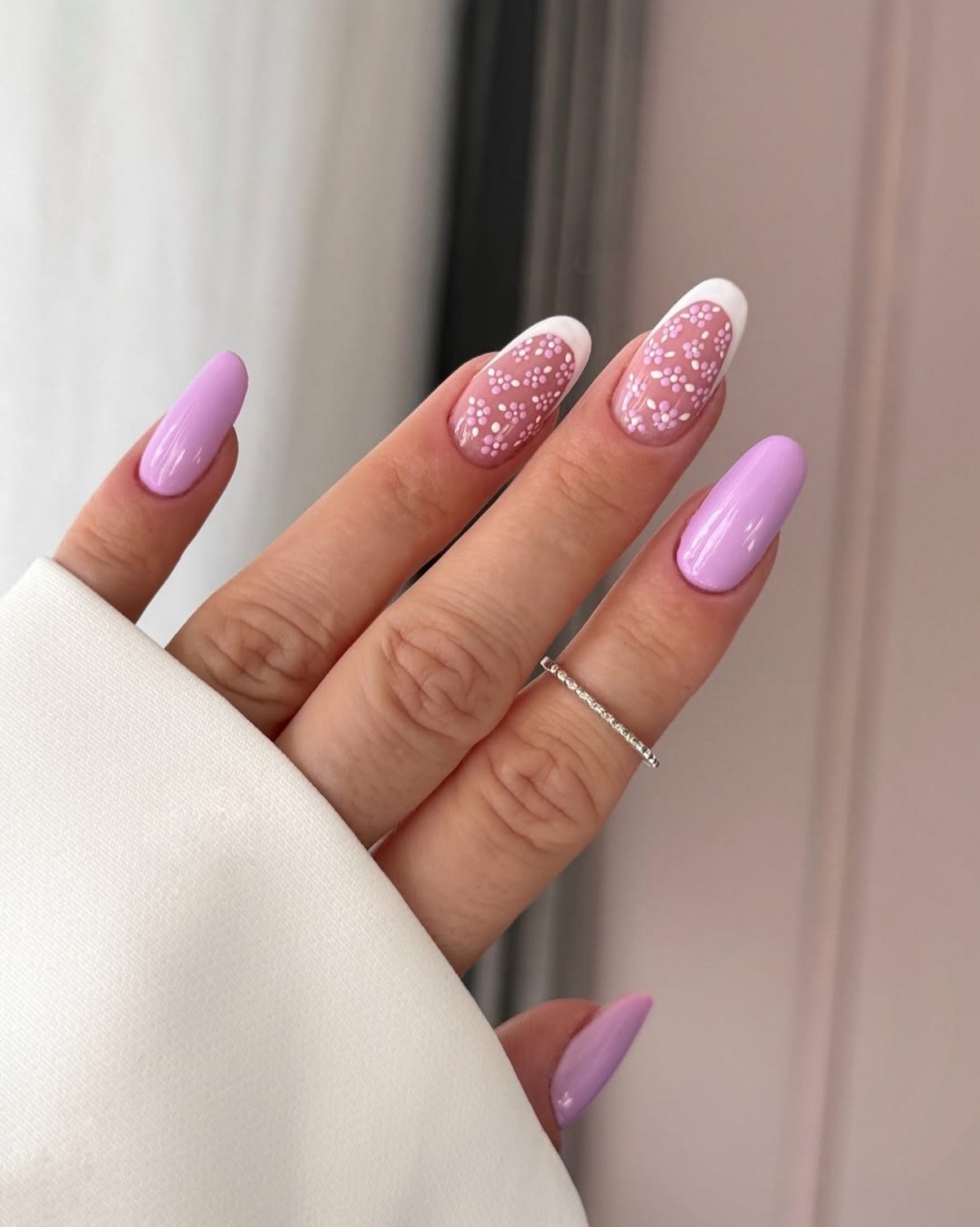 Лавандовый маникюр: оттенок, который заменяет нюд этой весной