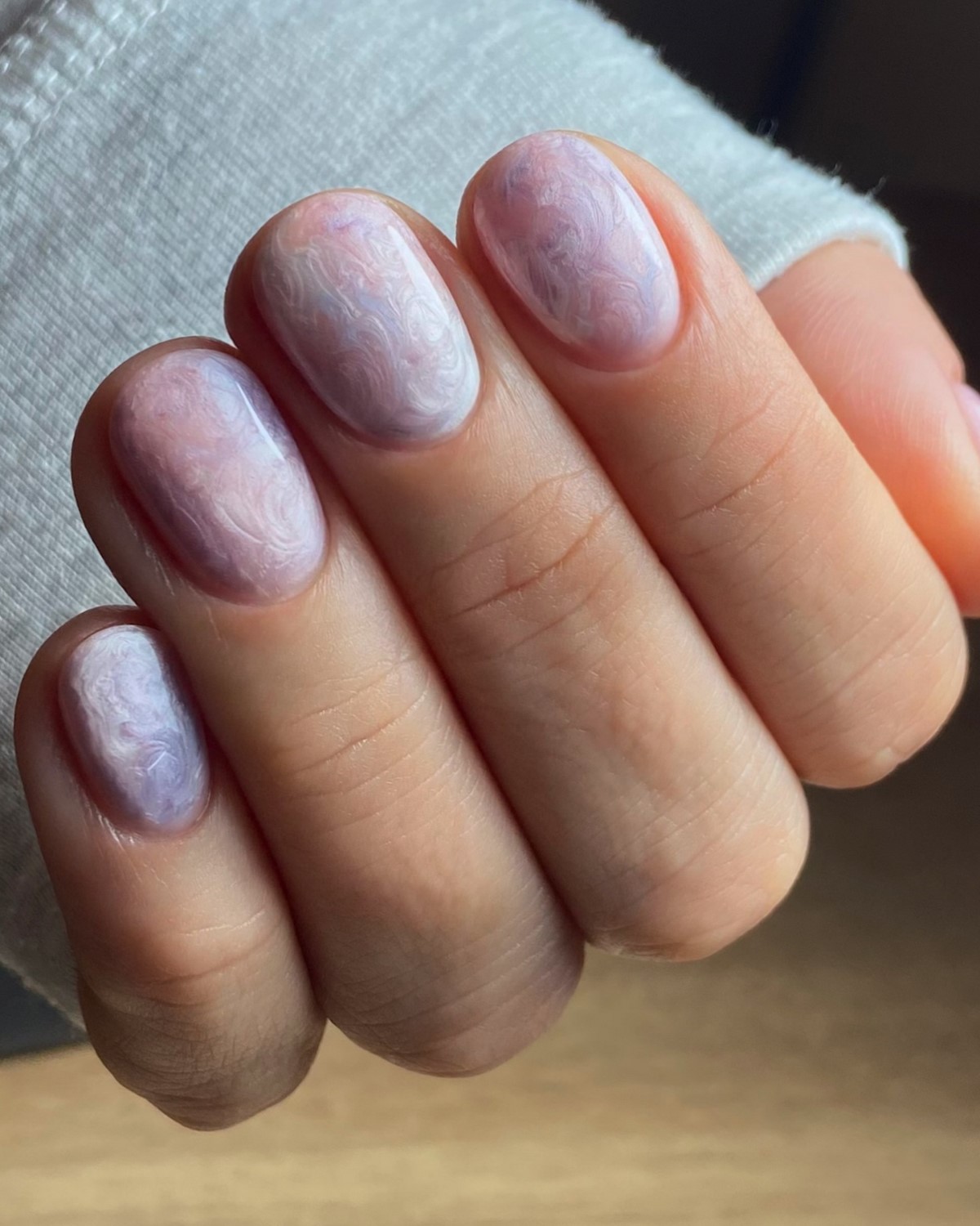 Лавандовый маникюр: оттенок, который заменяет нюд этой весной