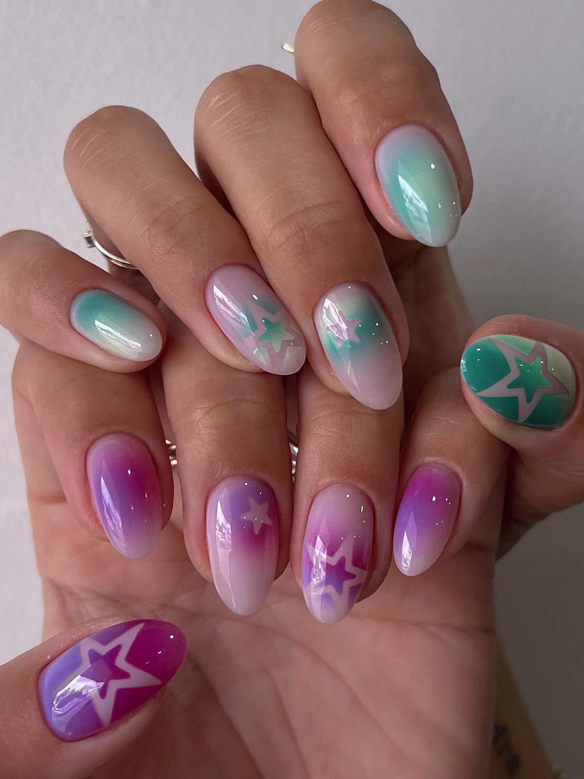 Лавандовый маникюр: оттенок, который заменяет нюд этой весной