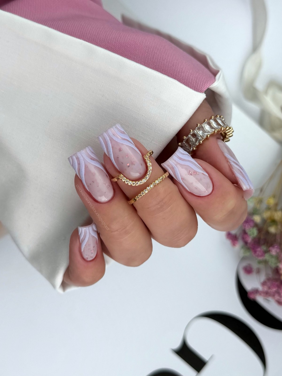 Лавандовый маникюр: оттенок, который заменяет нюд этой весной