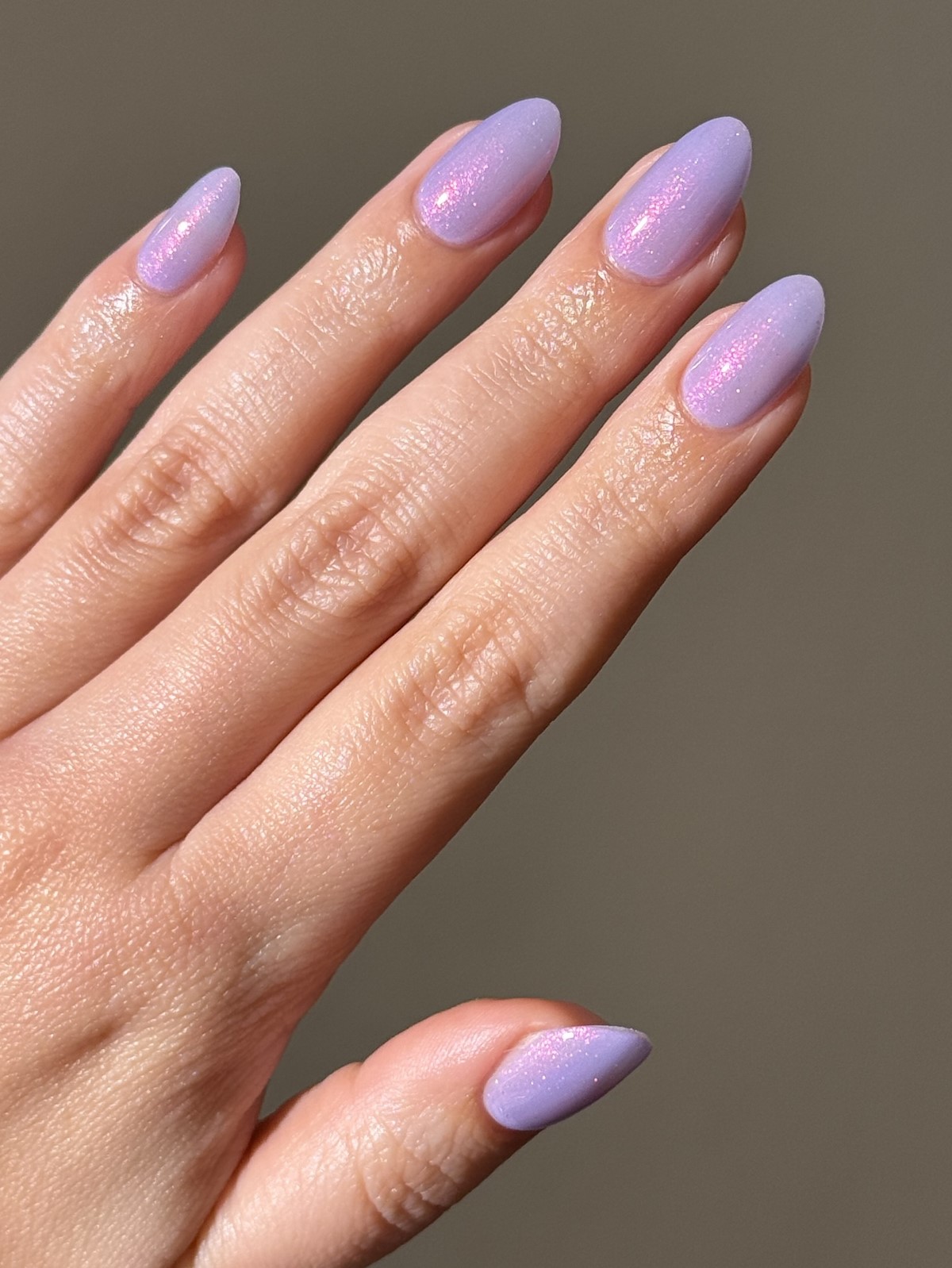 Лавандовый маникюр: оттенок, который заменяет нюд этой весной