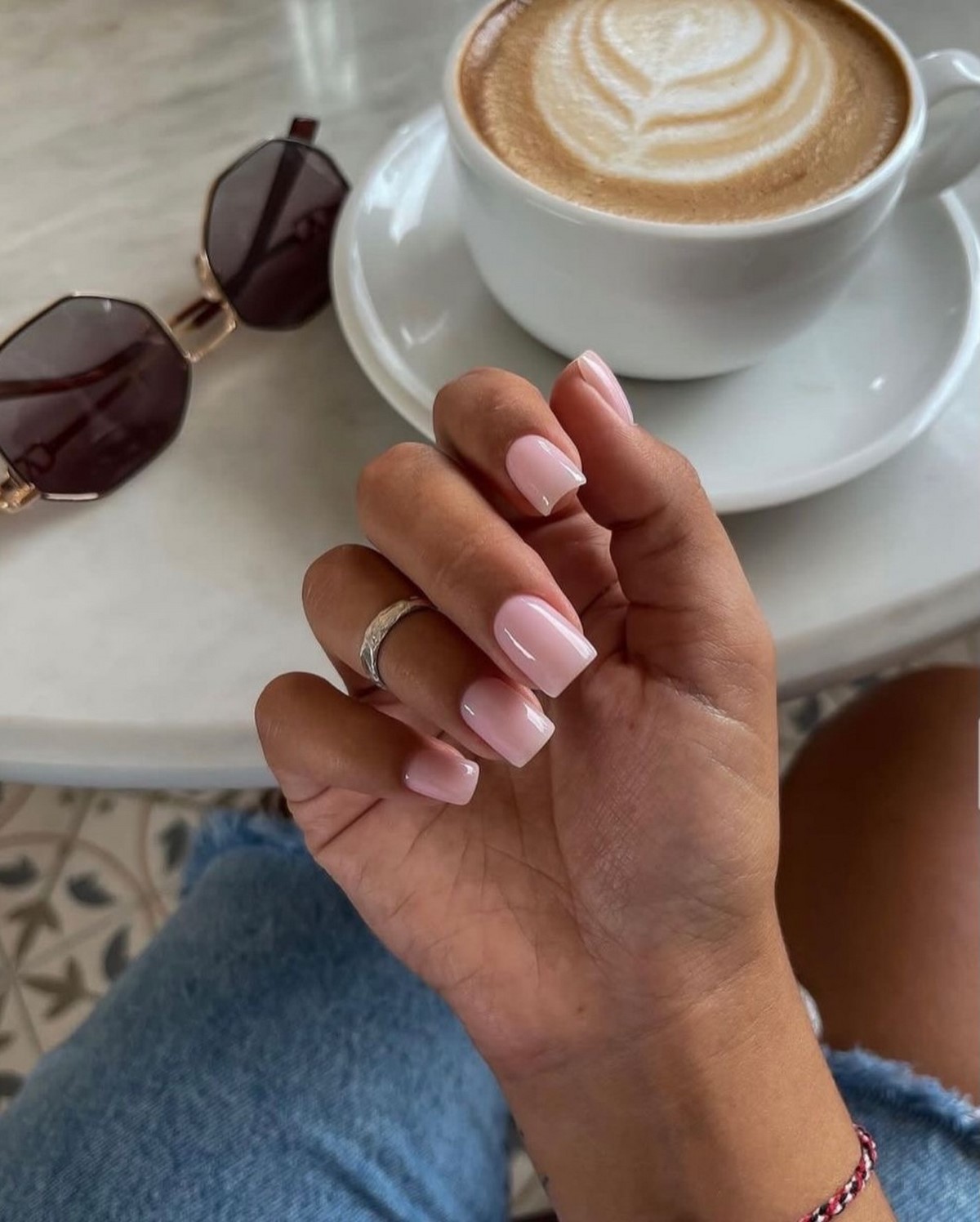 Маникюр, который выглядит уместно всегда: 8 оттенков весны