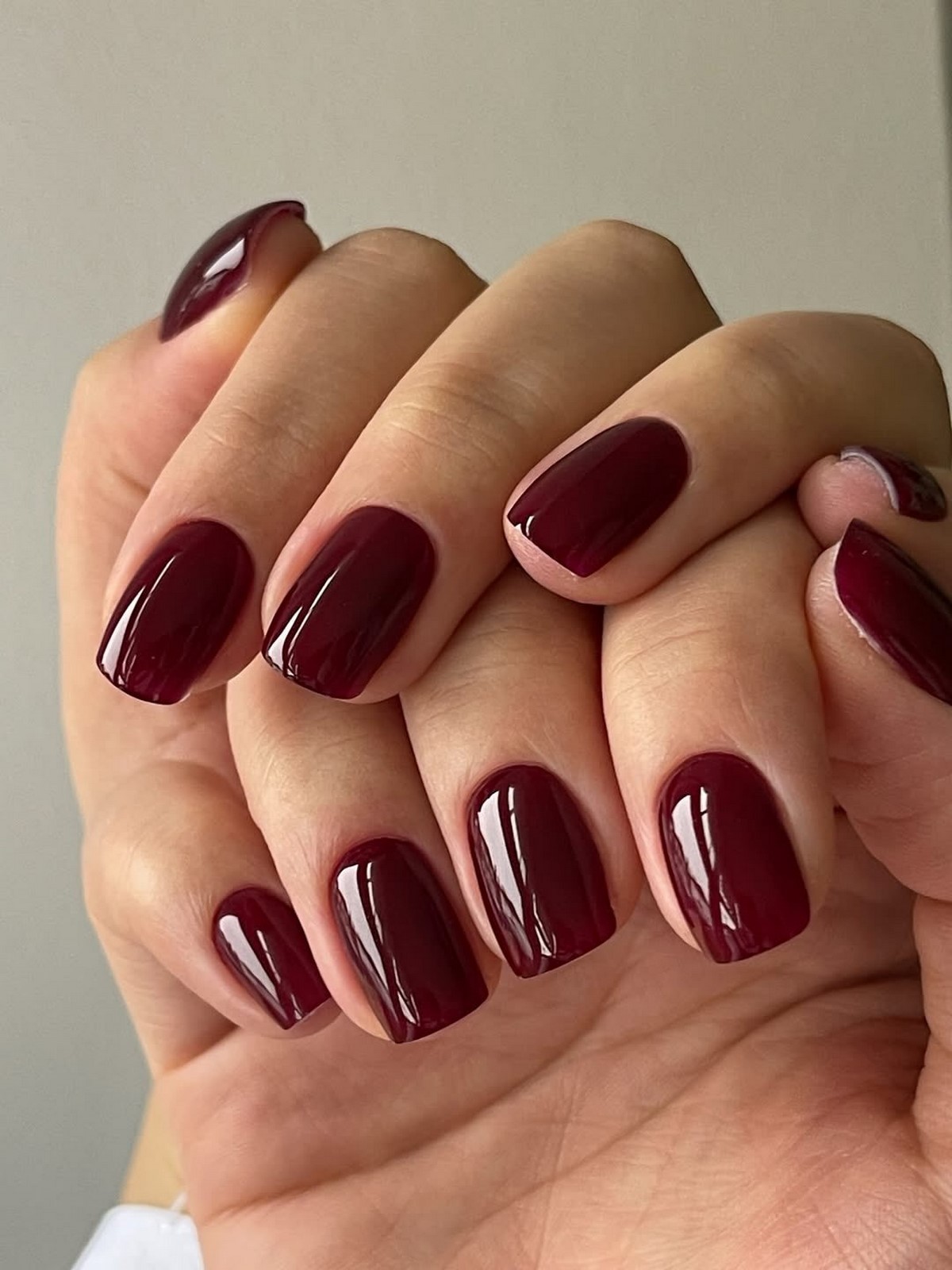 Маникюр, который выглядит уместно всегда: 8 оттенков весны