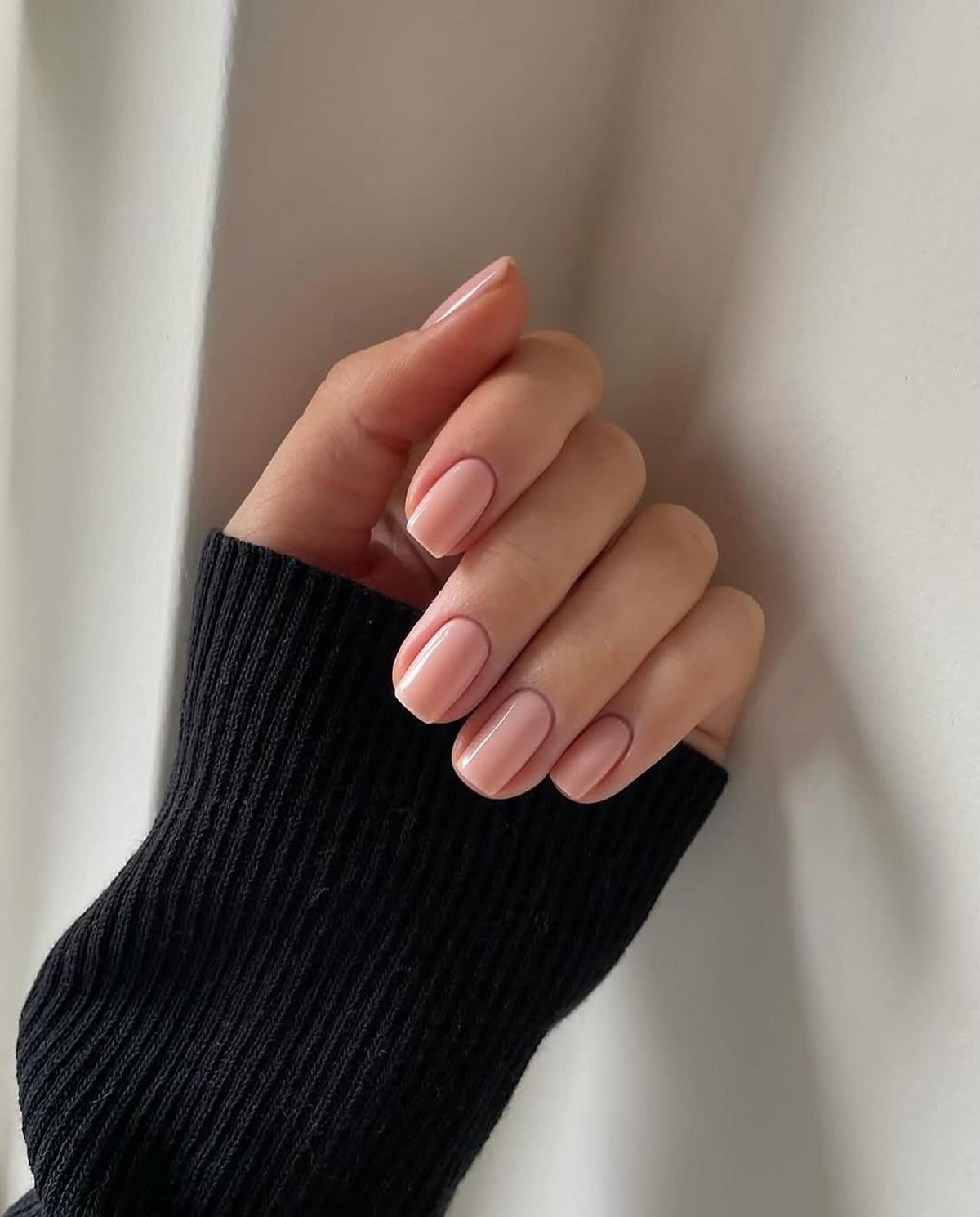 Маникюр, который выглядит уместно всегда: 8 оттенков весны