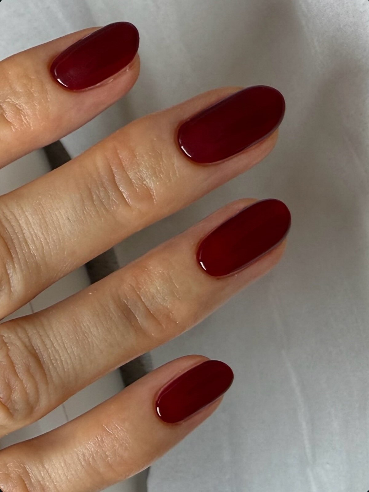 Маникюр, который выглядит уместно всегда: 8 оттенков весны