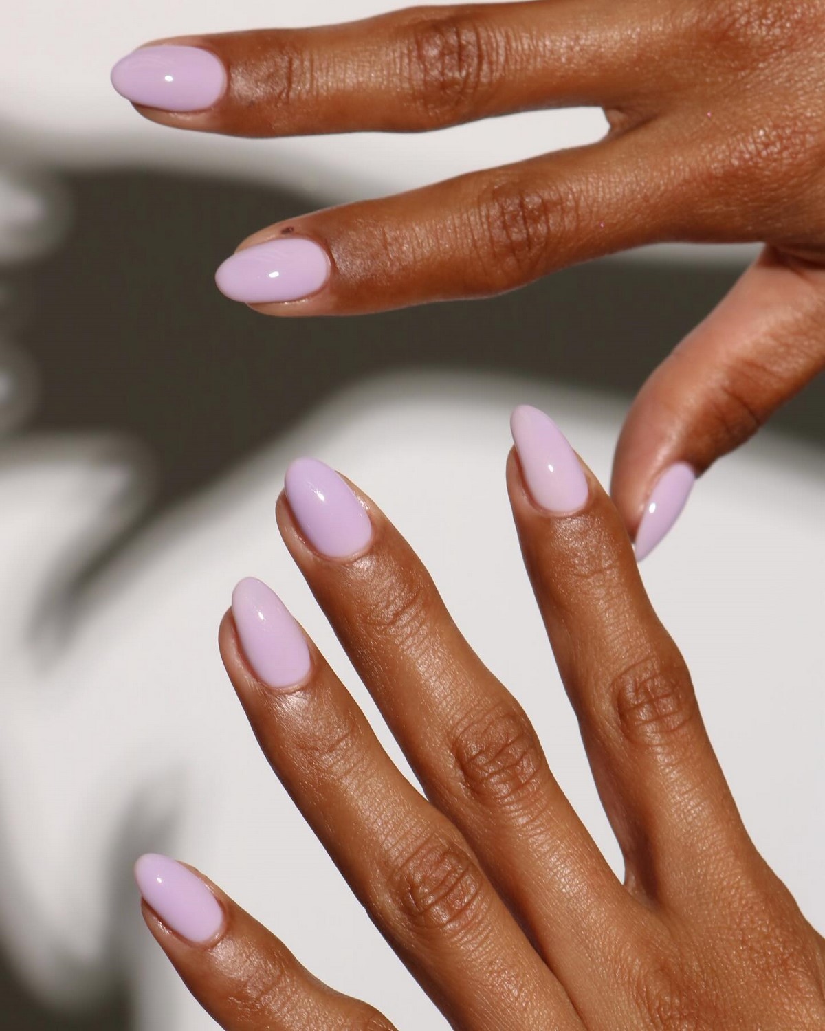 Маникюр, который выглядит уместно всегда: 8 оттенков весны