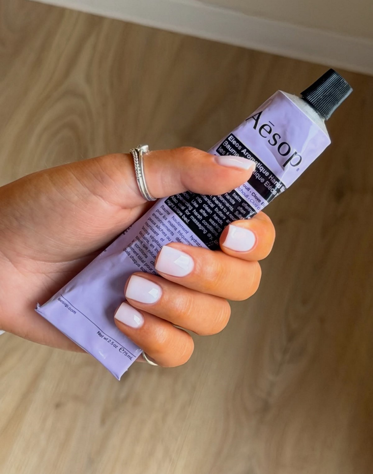 Маникюр, который выглядит уместно всегда: 8 оттенков весны