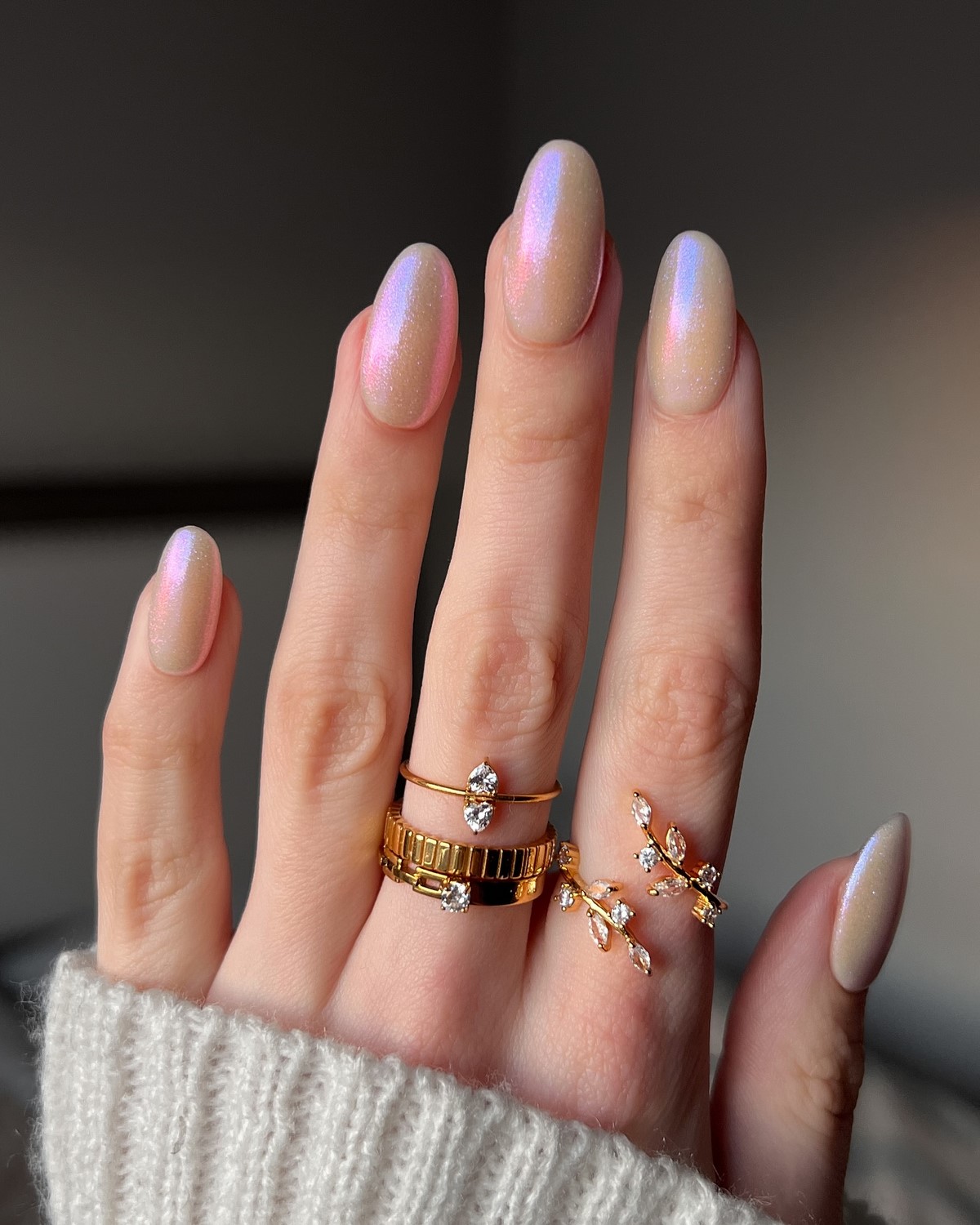 Маникюр на апрель 2026: 12 идей уже в тренде