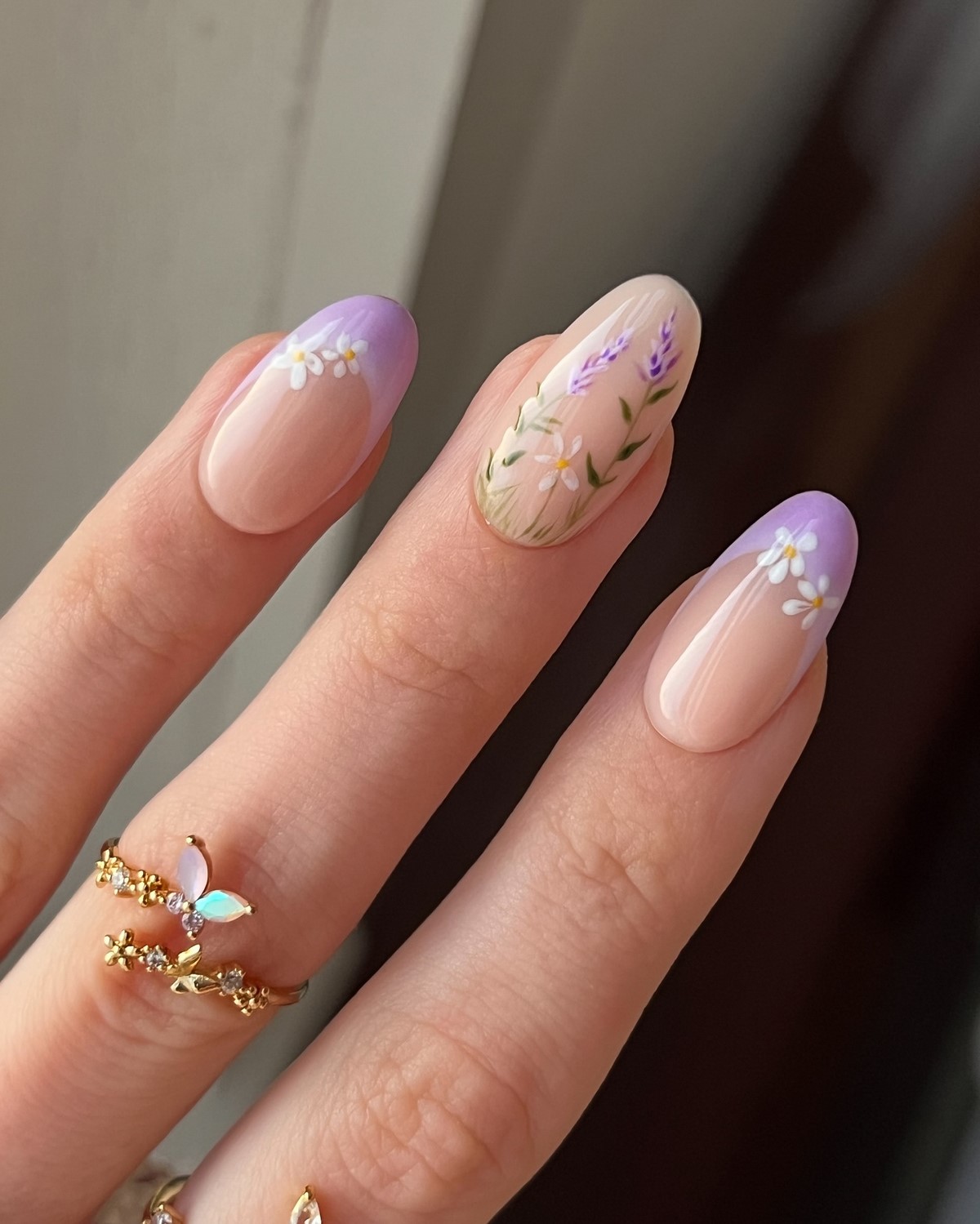 Маникюр на апрель 2026: 12 идей уже в тренде