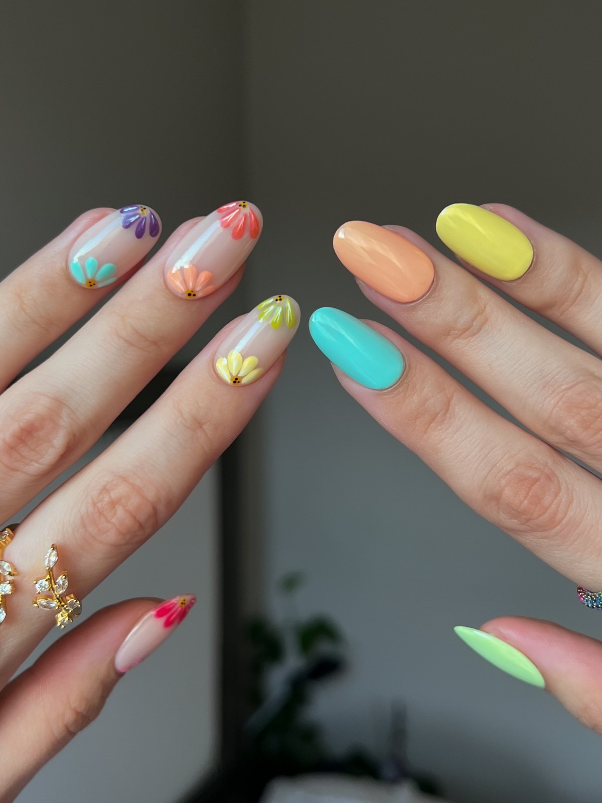 Маникюр на апрель 2026: 12 идей уже в тренде