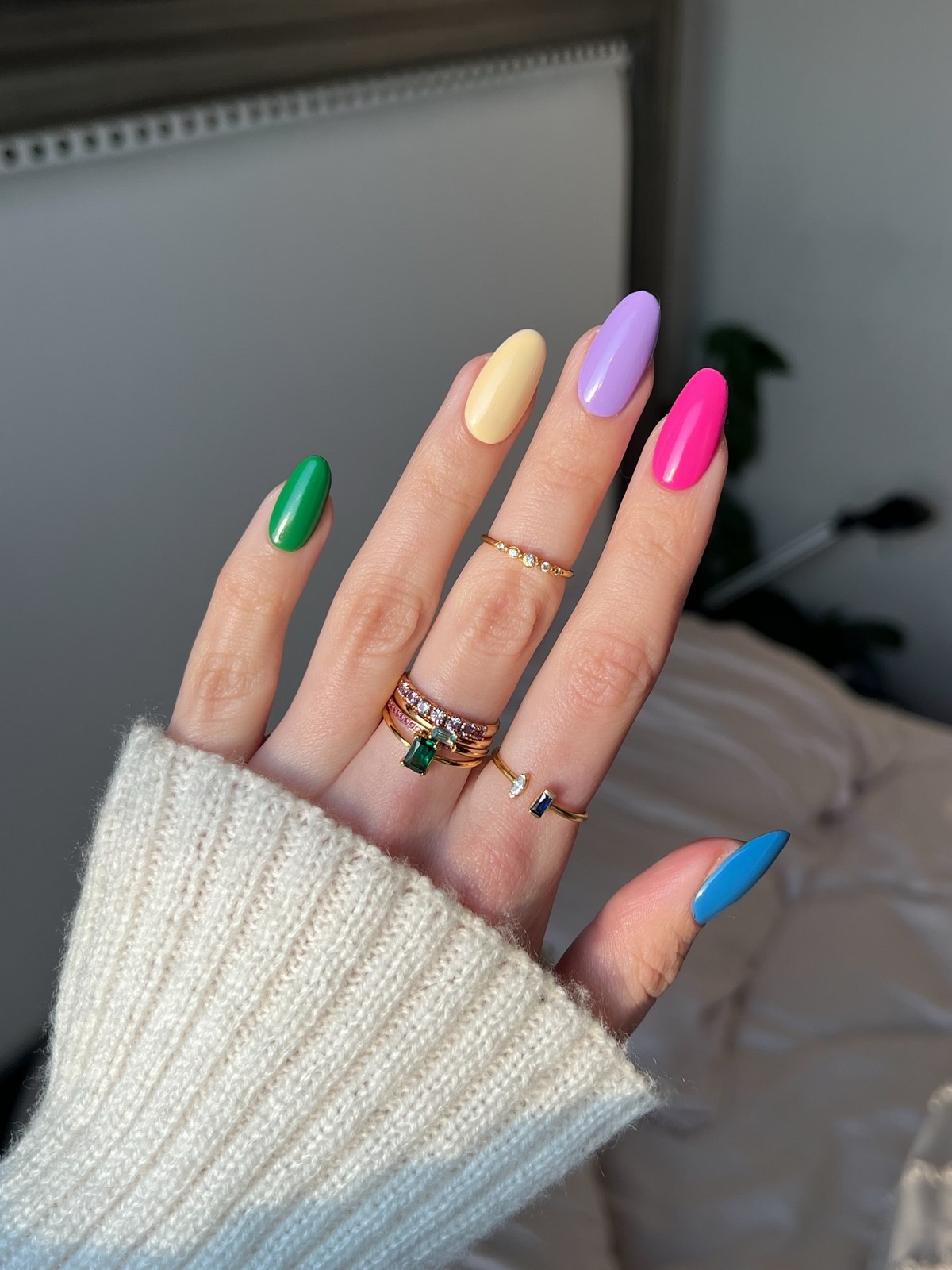 Маникюр на апрель 2026: 12 идей уже в тренде