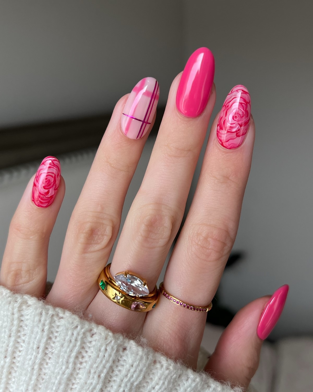 Маникюр на апрель 2026: 12 идей уже в тренде