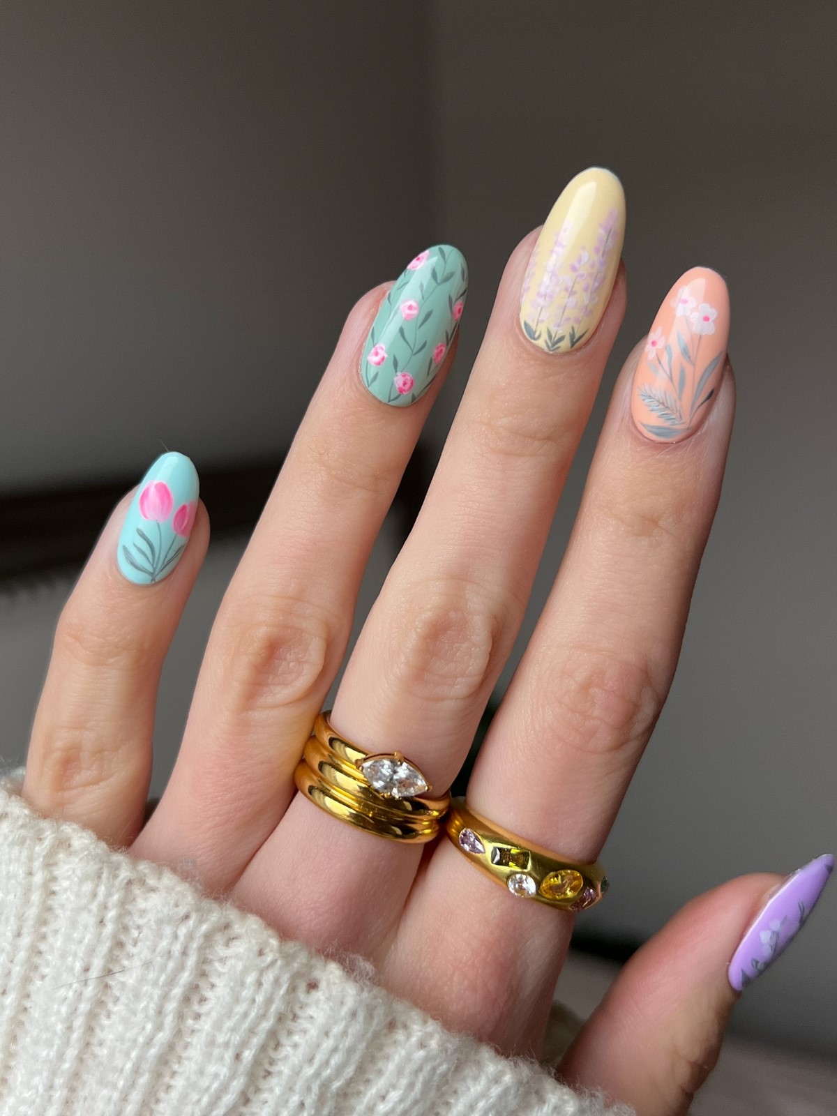 Маникюр на апрель 2026: 12 идей уже в тренде