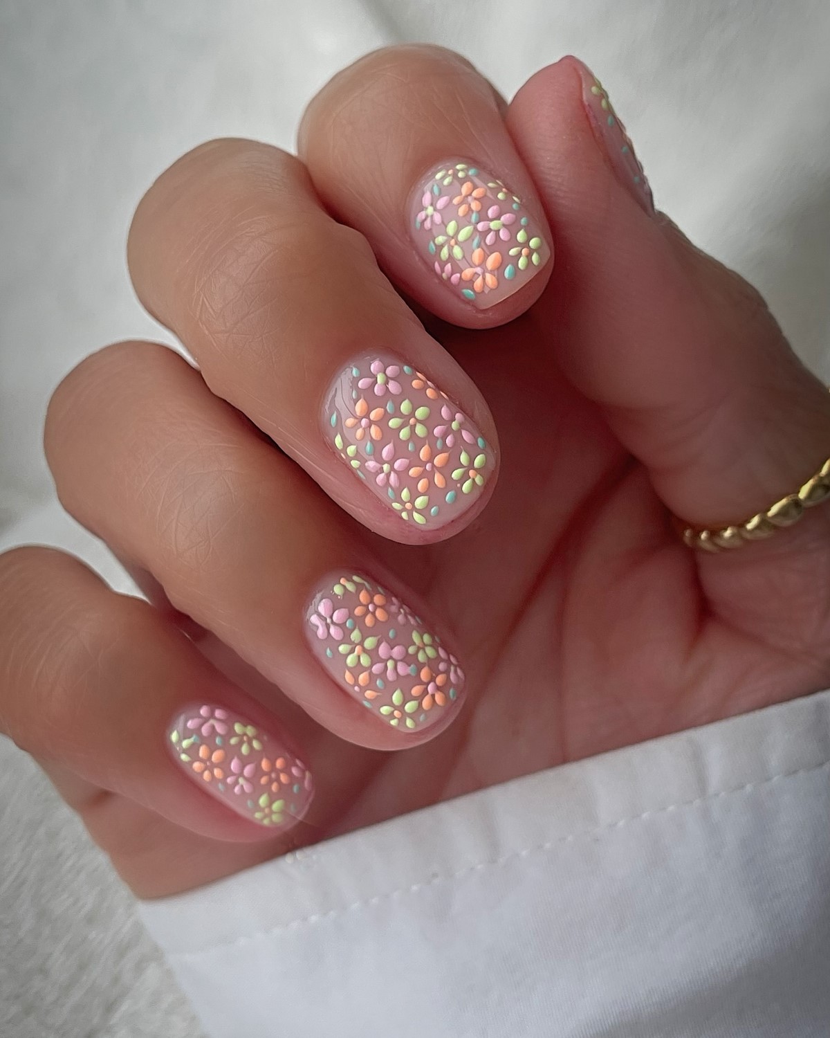 Маникюр на апрель 2026: 12 идей уже в тренде