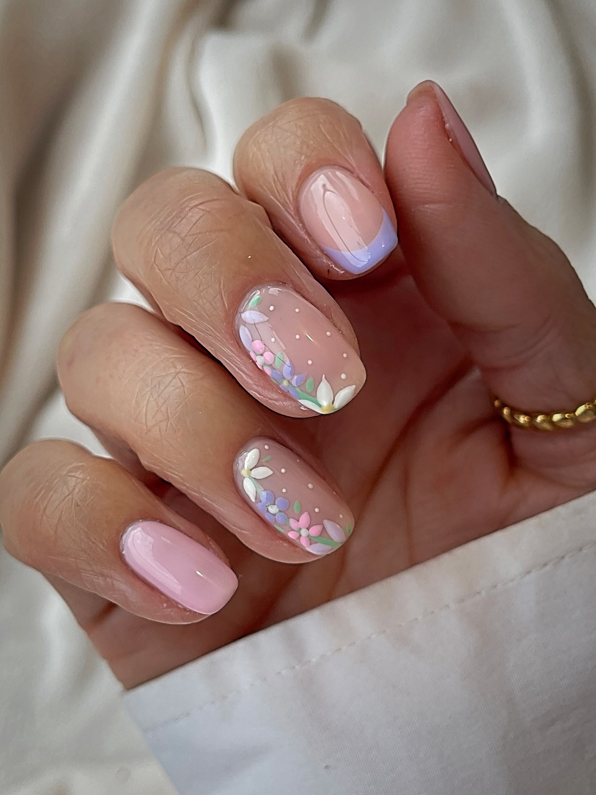 Маникюр на апрель 2026: 12 идей уже в тренде