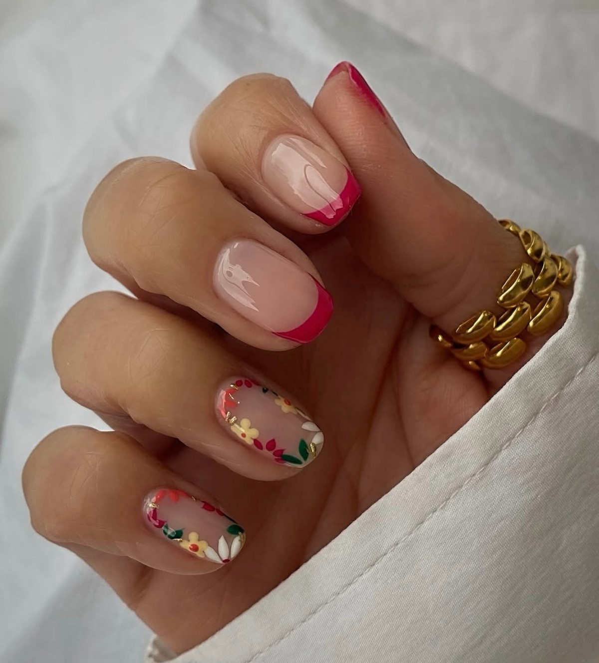 Маникюр на апрель 2026: 12 идей уже в тренде