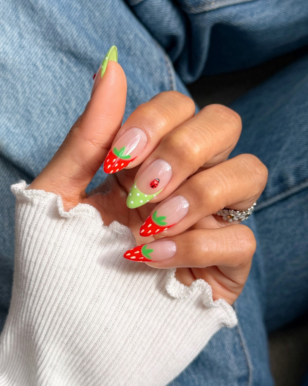 Маникюр на апрель 2026: 12 идей уже в тренде