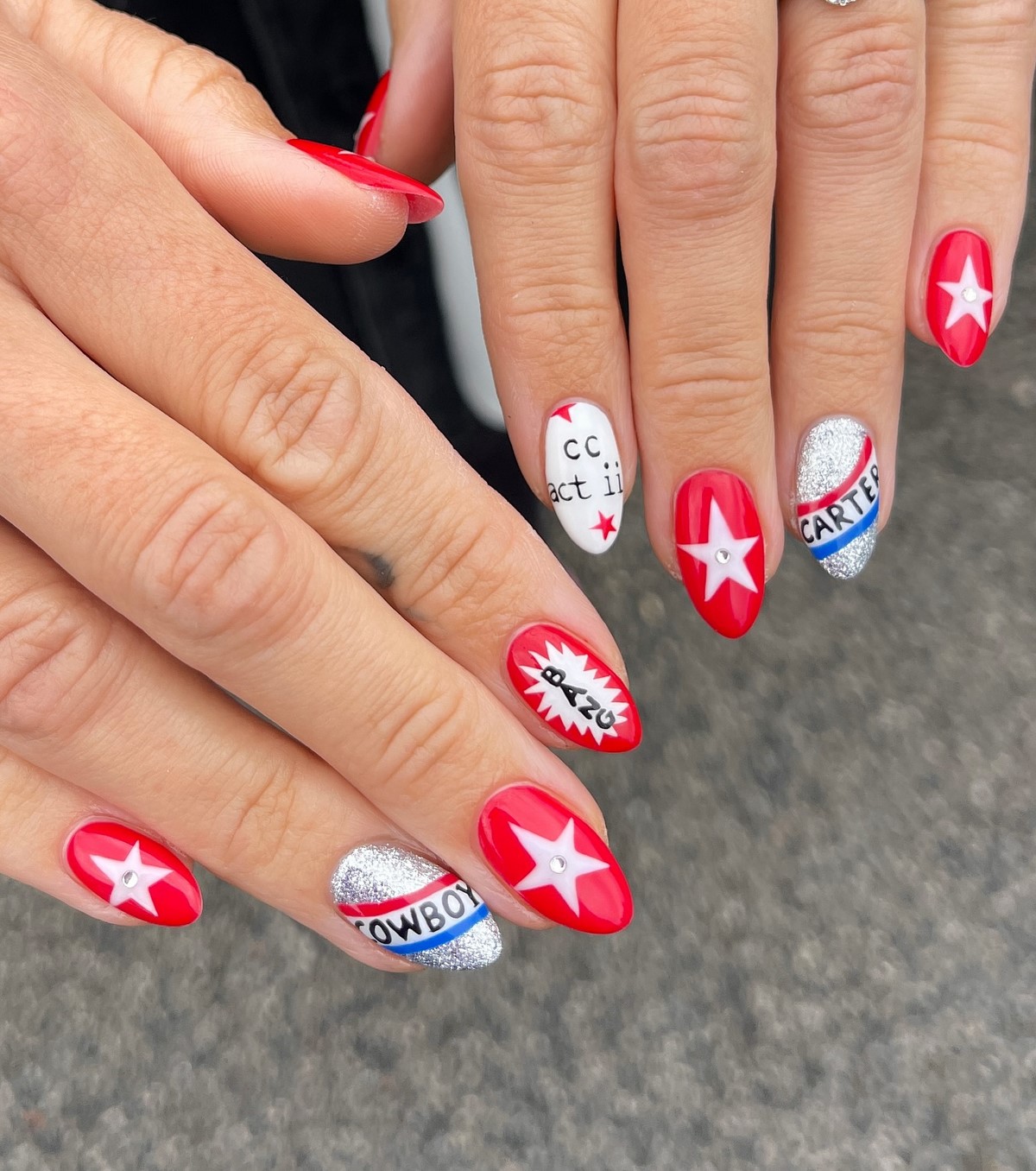 Маникюр на апрель 2026: 12 идей уже в тренде