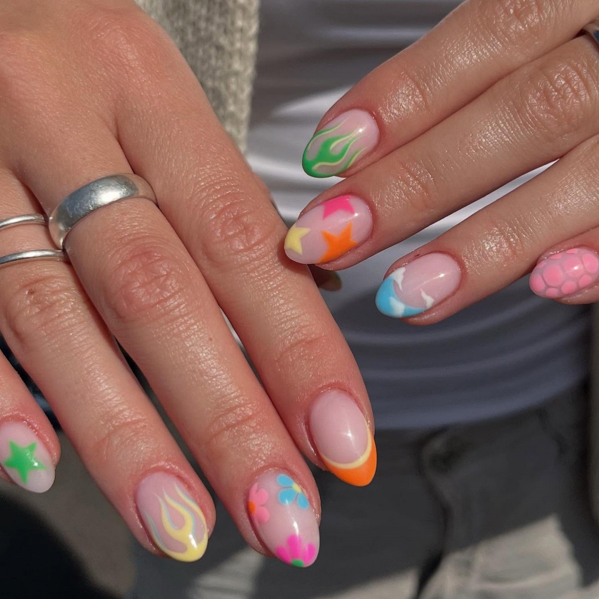 Маникюр на апрель 2026: 12 идей уже в тренде